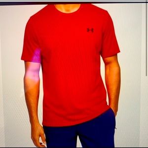 LIKE NEW UNDER ARMOUR TSHIRT